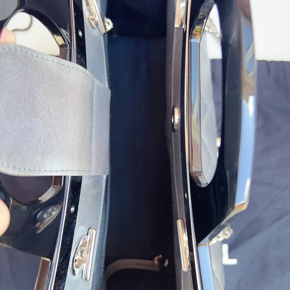 Chanel CC Delivery Tote Quilted Glazed Calfskin Small - Picture 7 of 8